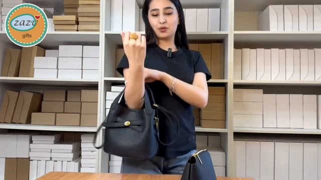 Комплект из базовой сумки и косметички-клатча.