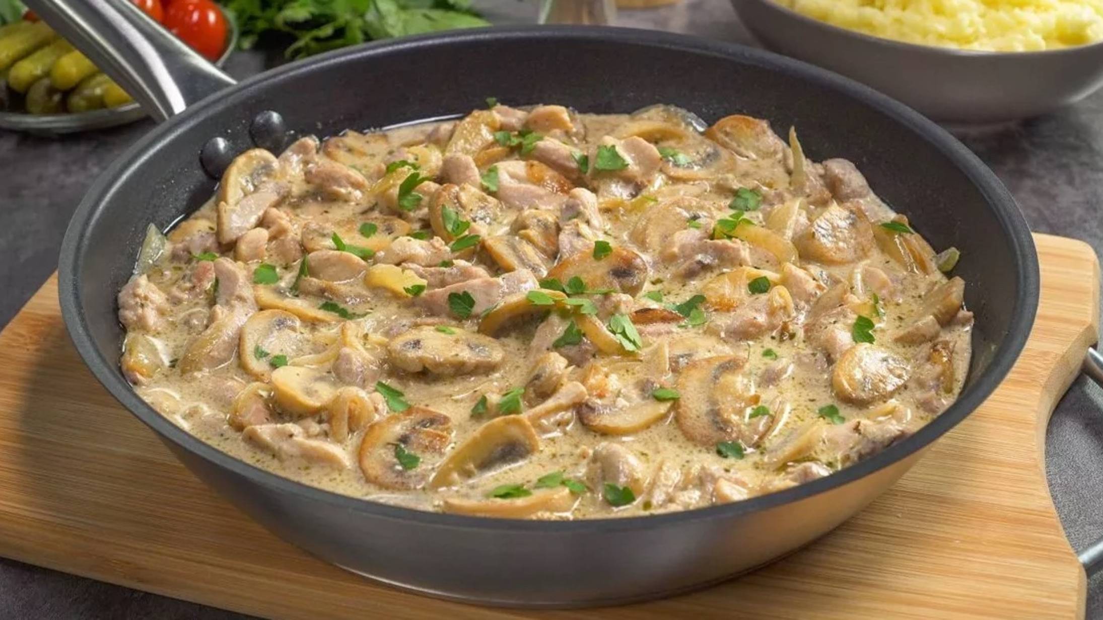 КУРИЦА ПО-СТРОГАНОВСКИ. Быстро и Вкусно! Обед или ужин за 30 минут. Рецепт от Всегда Вкусно!