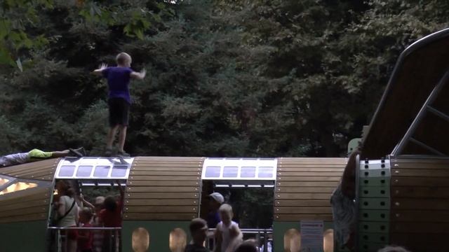 Детская площадка "Самолёт" в Адлере. Очерк- видеозарисовка... смотреть онлайн