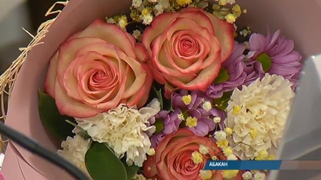 Глава Хакасии наградил отличившихся волонтеров