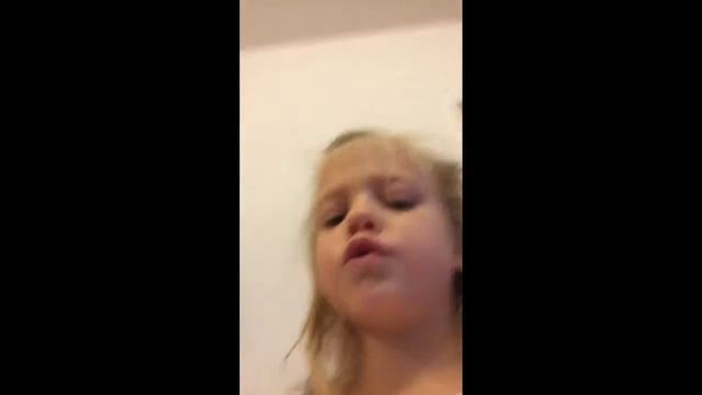 Алиса поёт смотреть онлайн