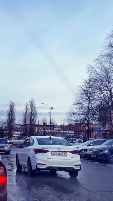 Люблю и скучаю. В городе растаял снег ❄️ и везде грязь и слякоть. Но всё равно я люблю этот город . смотреть онлайн