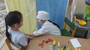 Сюжетно-ролевая игра "На приеме у врача" Федотова Айыллаана-врач(5 лет), Вожжова Надя-пациент(6 лет