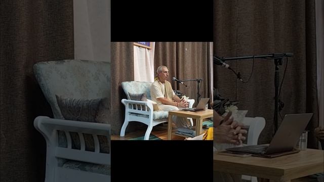 Зависть должна быть очищена в служении. 
Манибандха прабху