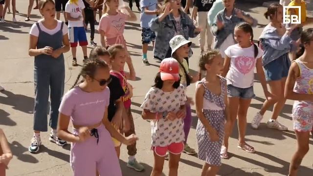 ВИДЕО: Балаковские дети отправились в оздоровительный центр «Ласточка» смотреть онлайн