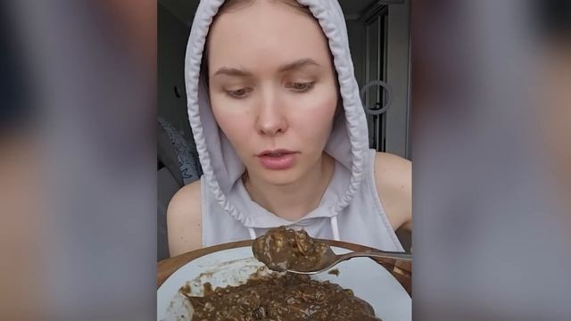 ТАНЯ КУСЬ ОДУРЕЛА С ЭТОЙ ПРИКОРМКИ  Фудблогеры