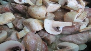 Свинина с грибами