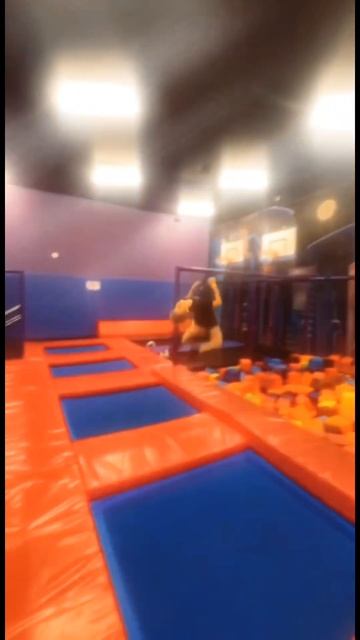 #батуты #трюки #прыжок #эдит #музыка смотреть онлайн