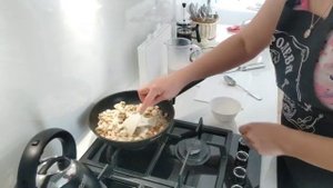 Встали с петухами, я на кухню - Сергей во двор/