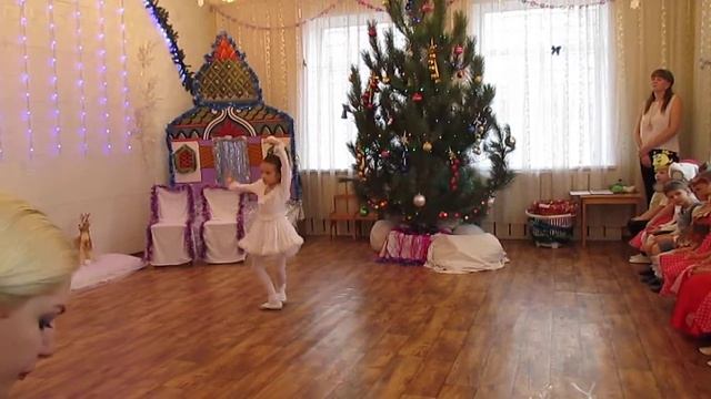 Полина Монько. Волешебство зимы. Новогодний утренник в ДНЗ №14 21.12.2017 смотреть онлайн