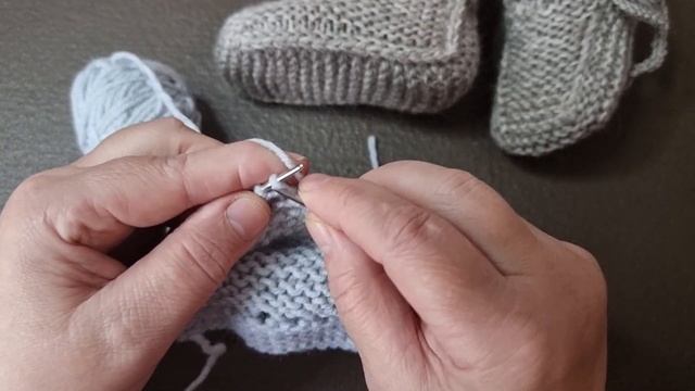 Пара пінеток Вяжется разом Двома спицями безшовні Сама проста класична модель Лицьовими петлями смотреть онлайн