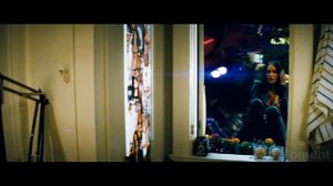 Трансформеры прячутся во дворе Сэма Уитвики  Трансформеры