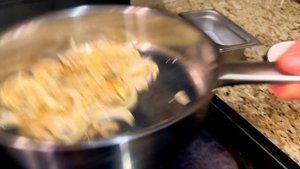 Рецепт вкусного Мяса, Попробуйте этот рецепт! Как вкусно пожарить мясо с луком на праздничный стол!