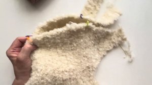 Сумка кросс боди  из пряжи букле крючком