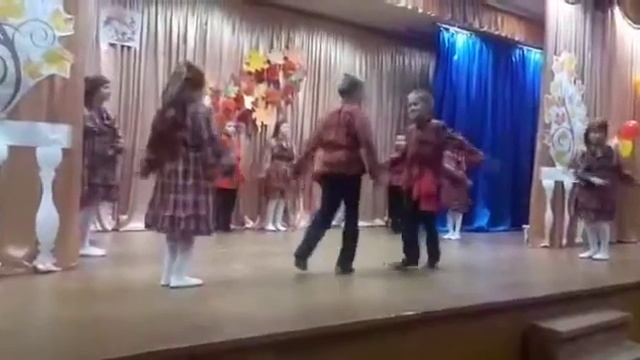 «Балачак» төркеме керәшен халык биюен башкара смотреть онлайн