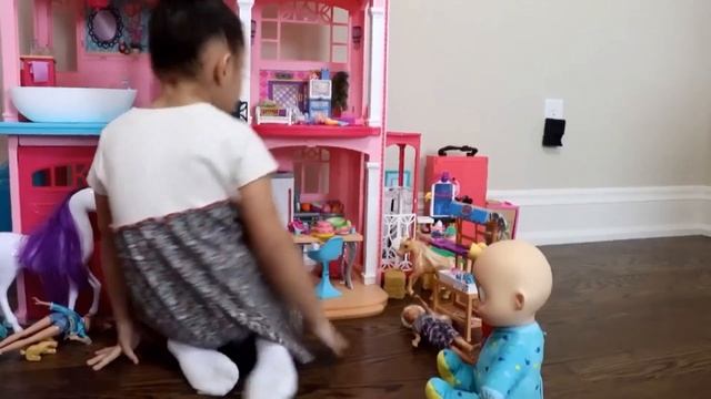 Поради батькам: скільки в дитини має бути іграшок? смотреть онлайн