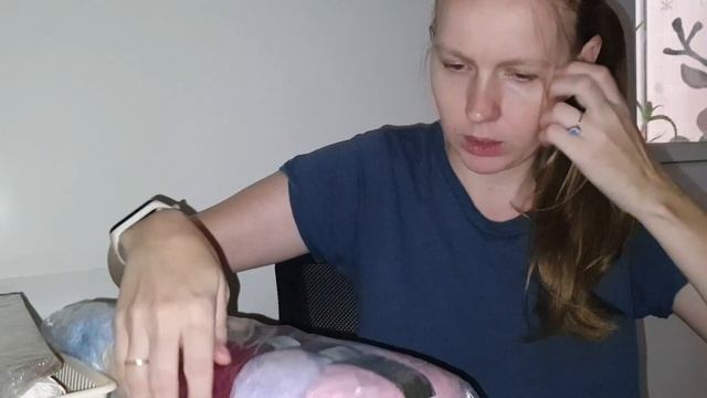 Первый мотив  реклама на Авито. Про полочку с игрушками. Вяжу новую игрушку. любимая пряжа.