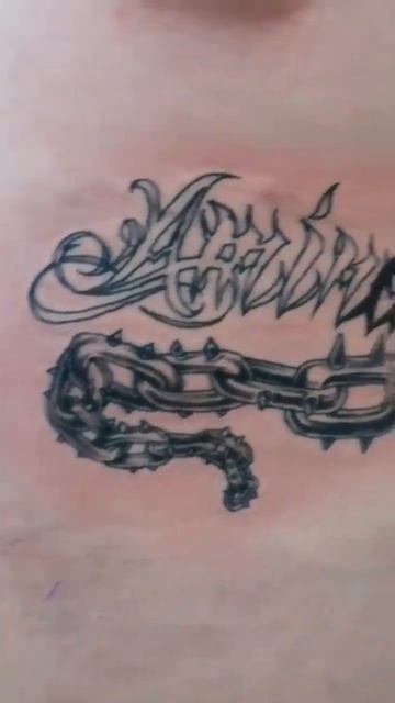 Как создаются татуировки?😏Да все просто, пришла идея нарисовал на листке бумаги, пришёл набил. смотреть онлайн