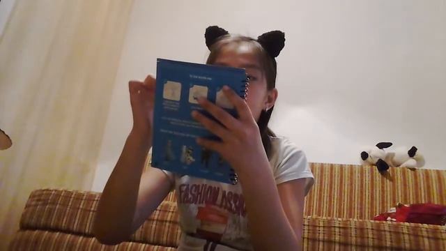 купили раскраску Эльза. Чем красит ручка? смотреть онлайн