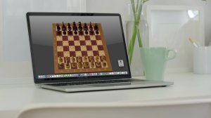 ИГРАЕМ В ШАХМАТЫ НА МАКБУКЕ С ГРОССМЕЙСТЕРОМ