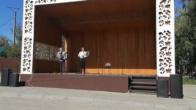 Артём Костюк Медовый месяц аккомпанирует Андрей Пивкин.