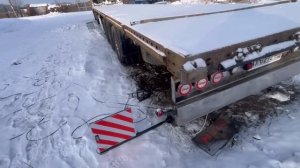 Ставим знаки и фонарики для негабарита. Осталось теперь найти это