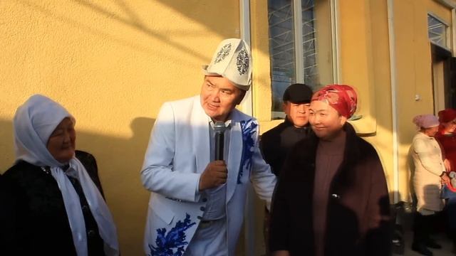 Абдымалик Шерматов Айнагүл Абасова тойдун көркүн ачты смотреть онлайн