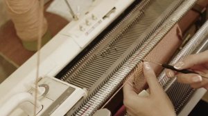 фасоные убавки по регланой линии на однофонтурной машине