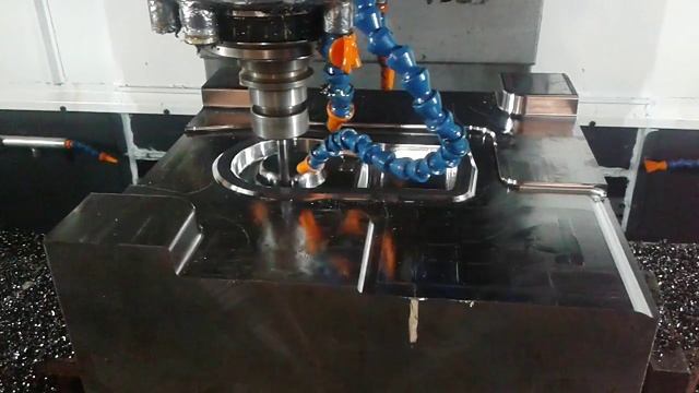 обработка штампа MCV650 смотреть онлайн