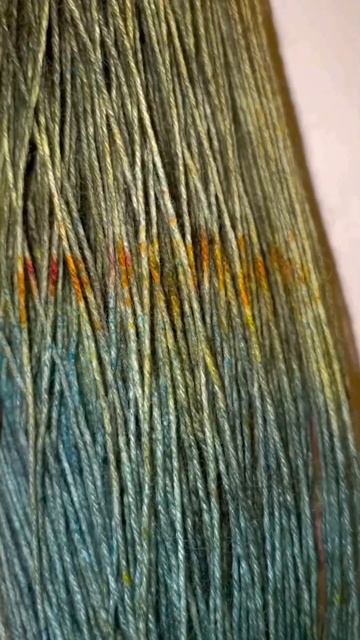 Впервые крашу пряжу🖌️ Напоминает галактику или картины Моне✨ #handdyedyarn #простыекрасители