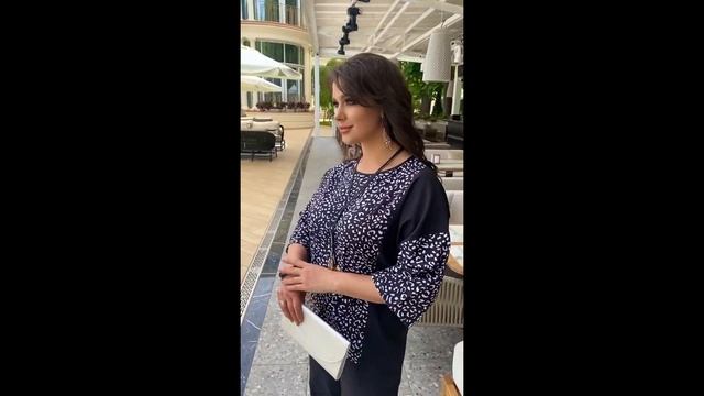 Елегантний жіночий діловий весняний костюм: блуза з ш? смотреть онлайн