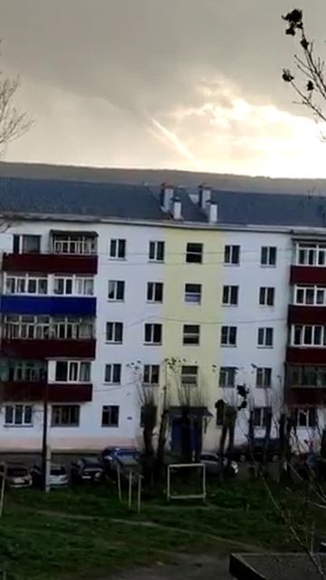Торнадо заметили жители Александровска-Сахалинского смотреть онлайн