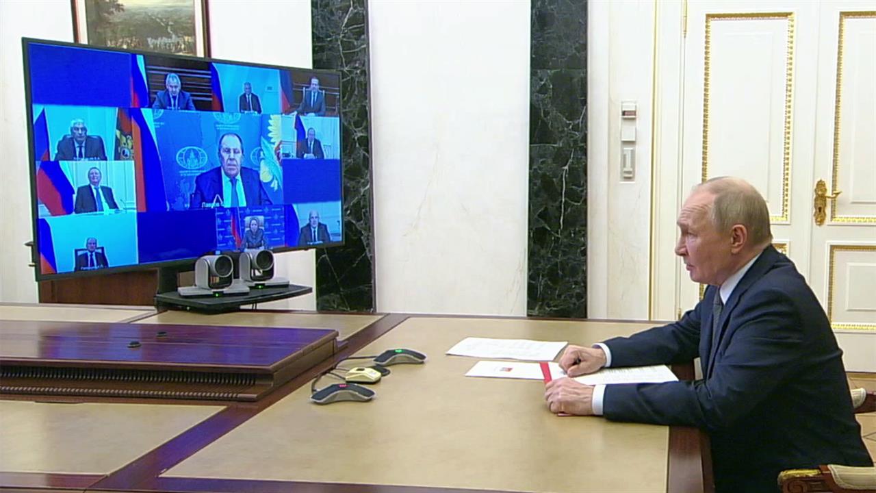 Владимир Путин проводит совещание с постоянными членами Совбеза РФ