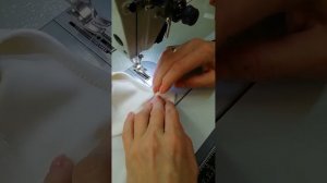 Как обработать косой бейкой горловину с воротником. С?