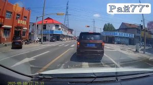 Легковушка резко тронулась с места и высадила детский «десант» на автомагистрали