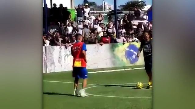 НЕЙМАР ПОИГРАЛ В ДВОРОВОЙ ФУТБОЛ ㋛ смотреть онлайн