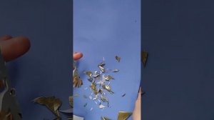 Снежинка ❄️ вырезанная из фольги от шоколадки.