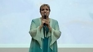 Пою на благотворительном концерте в неврологическом пансионате.Стараются люди,подпевают♥️♥️♥