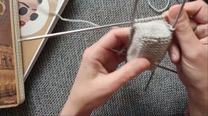 Осенний костюм для куклы. Часть 4. Безшовные пинетки спицами