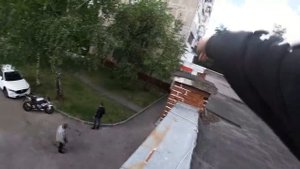 паркур по крыше от отделения бегаю от полиции...