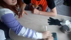 Камень ножницы бумага, кто проиграл получает по голове