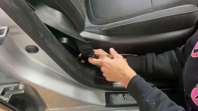 Как отстегнуть ремень от переднего сидения на Рено Ме? смотреть онлайн
