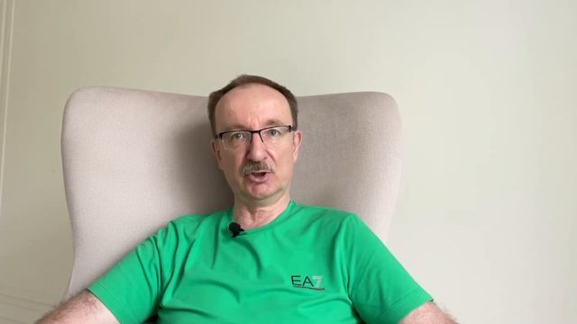Лёгким движением руки импортные брюки превращаются в