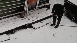 №2.  Чужие пытаются проникнуть… Оставили свои следы.  Отснять.  05. 12. 2017