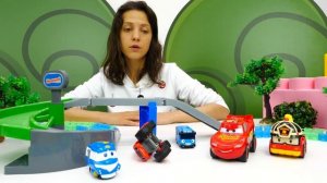 Видео про машинки и гонки для детей. Детский сад в автомастерской!