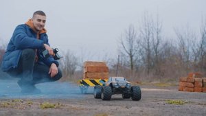 ПОТЯНЕТ ЛИ РАДИОУПРАВЛЯЕМАЯ МАШИНКА МАШИНУ ?