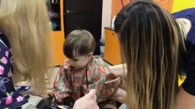 Первая стрижка в жизни! смотреть онлайн