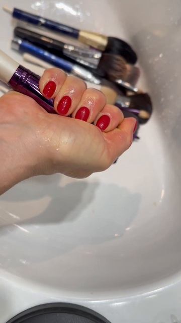 Зачем, чем и как мыть кисти для макияжа? смотреть онлайн