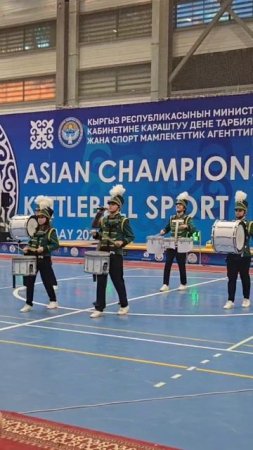 Барабанщики на открытии чемпионата Азии по гиревому спорту 2025 года
