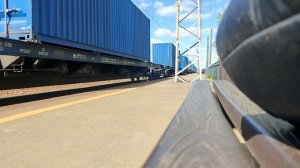 Тепловоз ТЭМ2У-8965 маневрирует с составом